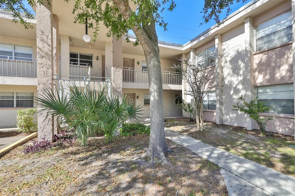 900 70TH STREET N UNIT 102 ST PETERSBURG, FL 33710