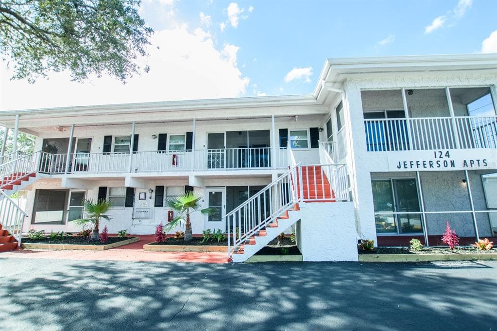 124 N JEFFERSON AVENUE UNIT 2 CLEARWATER, FL 33755