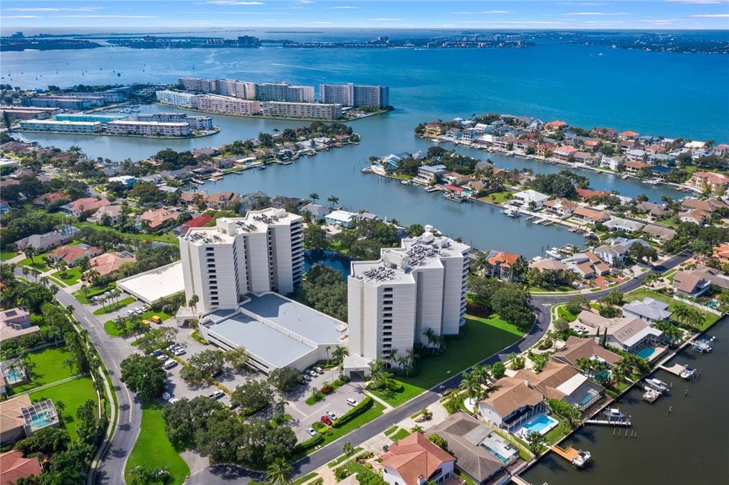 5940 PELICAN BAY PLAZA S UNIT 704 GULFPORT, FL 33707