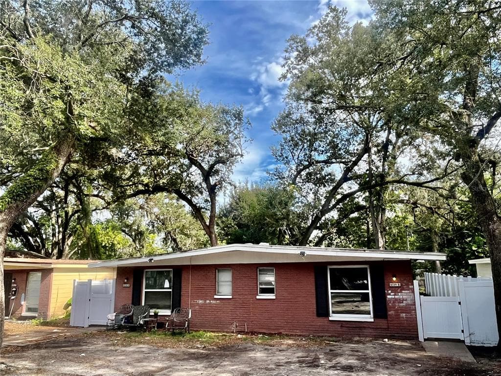 8729 N 48TH STREET UNIT A & B TAMPA, FL 33617