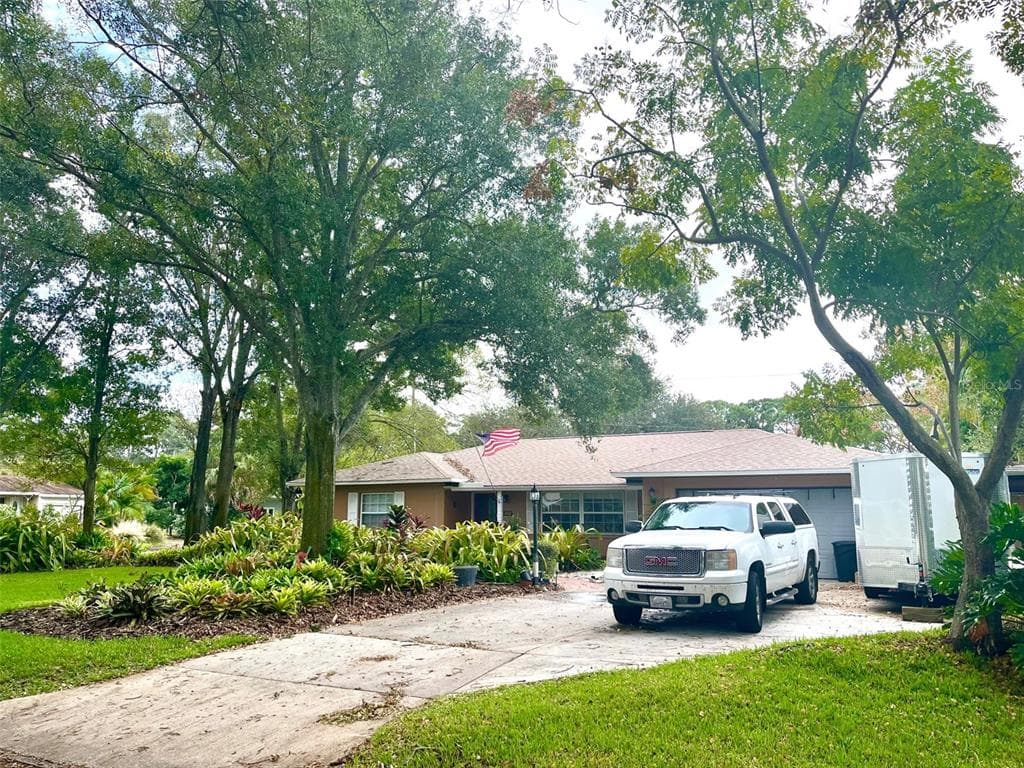 6300 DARTMOUTH AVENUE N ST PETERSBURG, FL 33710
