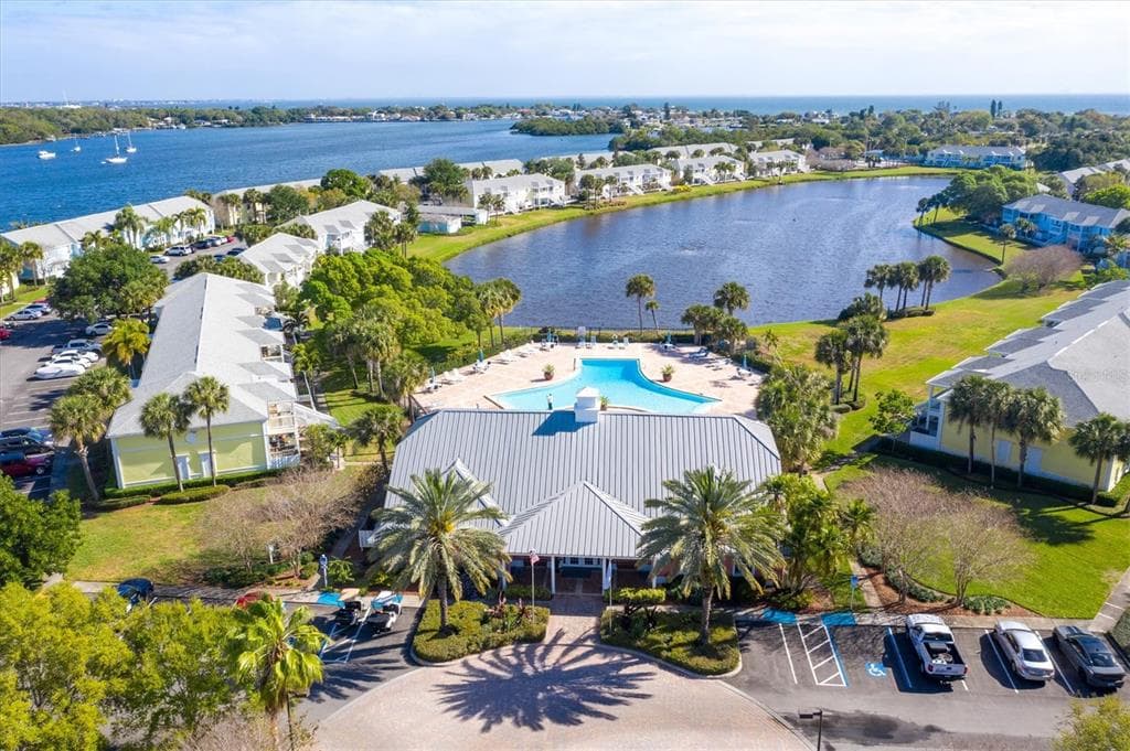 237 SEAHORSE DRIVE SE UNIT H ST PETERSBURG, FL 33705