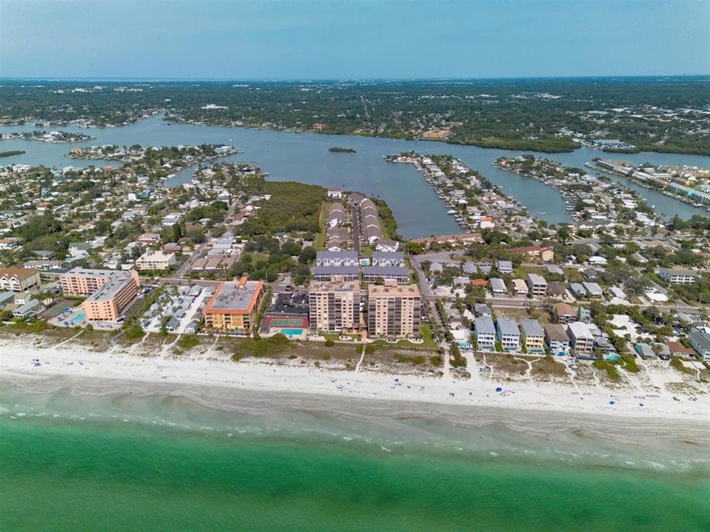 911 HIDDEN HARBOUR DRIVE INDIAN ROCKS BEACH, FL 33785