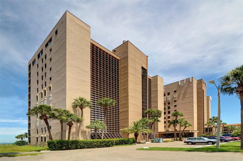 900 GULF BOULEVARD UNIT 803 INDIAN ROCKS BEACH, FL 33785