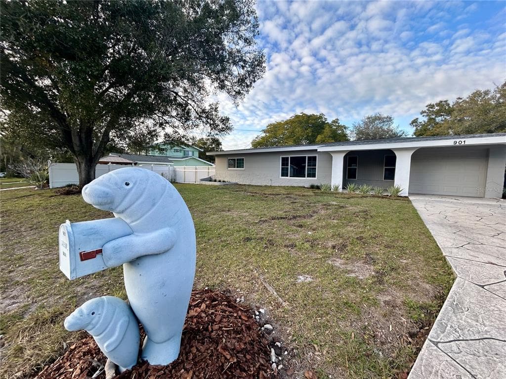 901 BAY BREEZE TERRACE LARGO, FL 33770