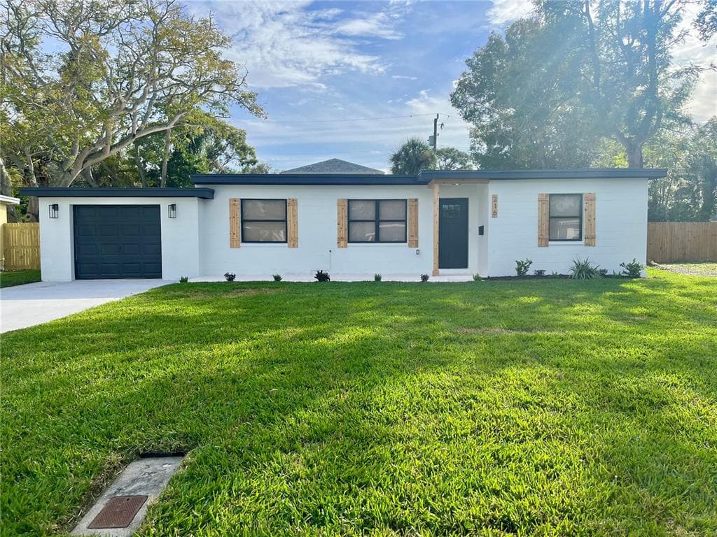 216 85TH AVENUE N ST PETERSBURG, FL 33702