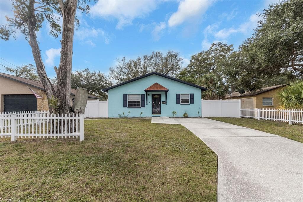 254 MYSTIC LAKE DRIVE N ST PETERSBURG, FL 33702