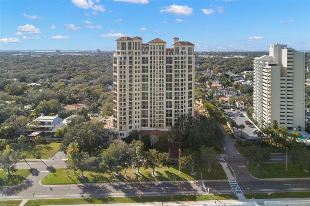 4201 BAYSHORE BOULEVARD UNIT 1702 TAMPA, FL 33611