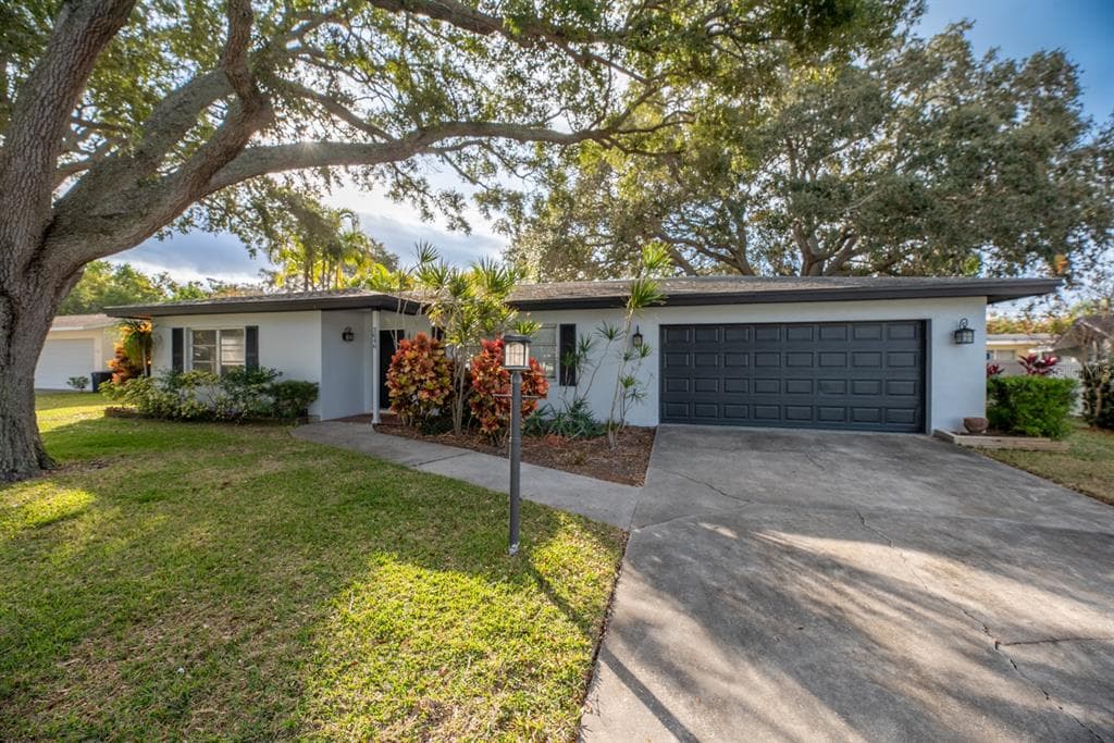 3046 DEL RIO DRIVE BELLEAIR BLUFFS, FL 33770