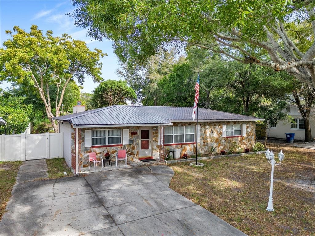 2937 27TH AVENUE N ST PETERSBURG, FL 33713