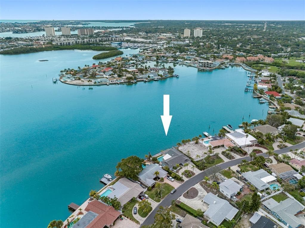 1894 DOLPHIN BOULEVARD S ST PETERSBURG, FL 33707