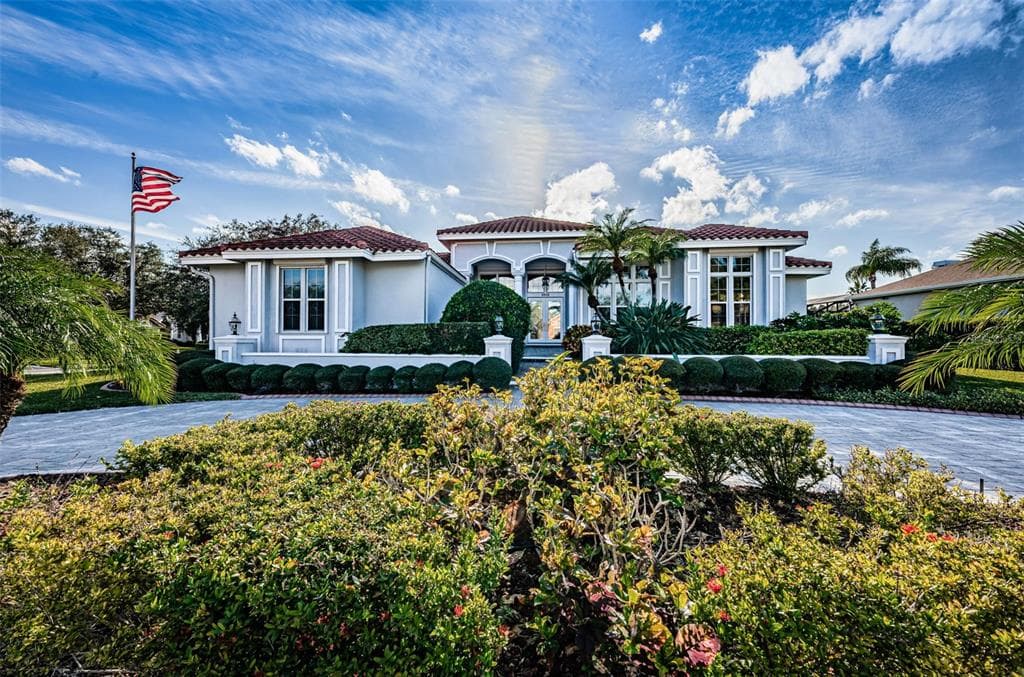 5902 PELICAN BAY PLAZA S GULFPORT, FL 33707