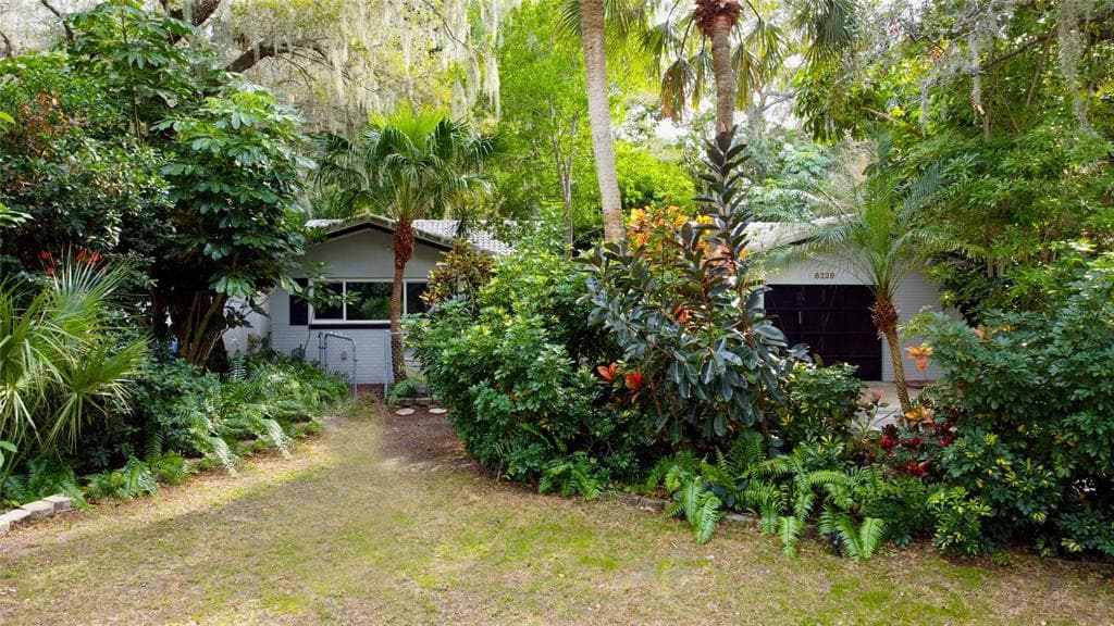8228 26TH AVE N ST PETERSBURG, FL 33710