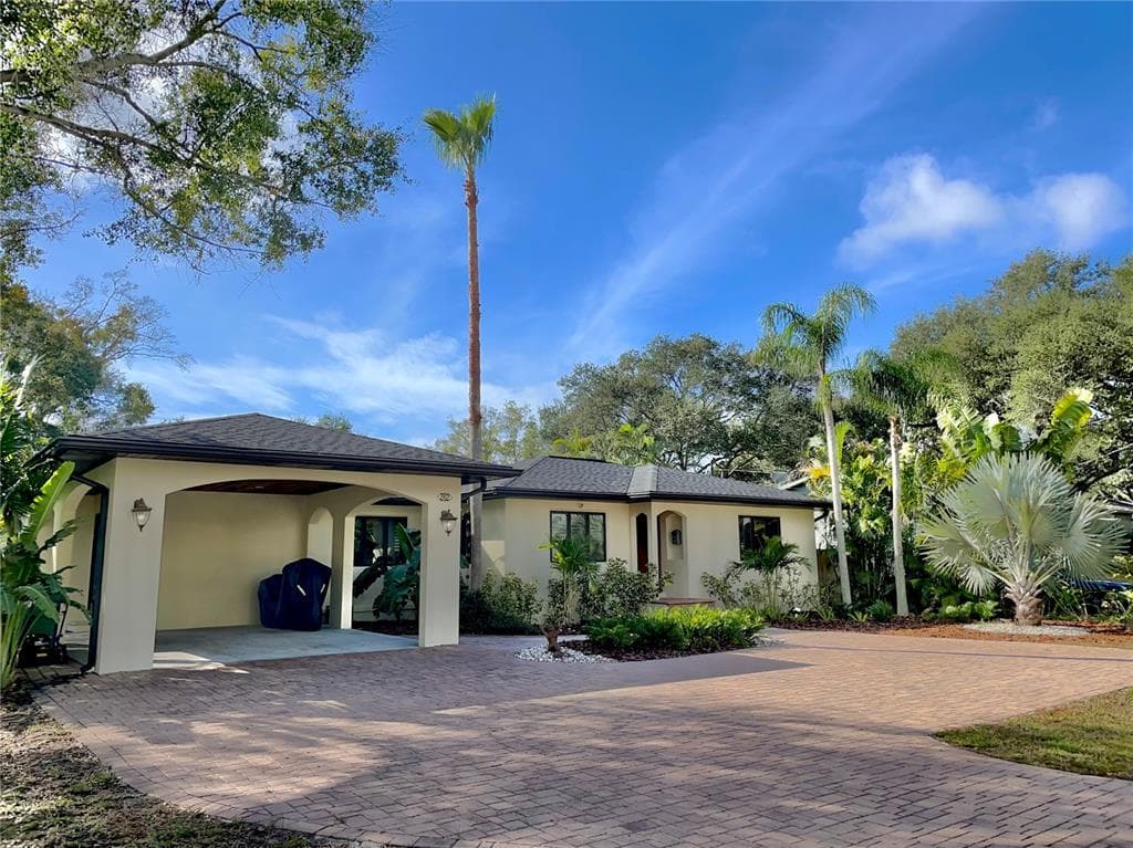 2812 SANDERS DRIVE TAMPA, FL 33611
