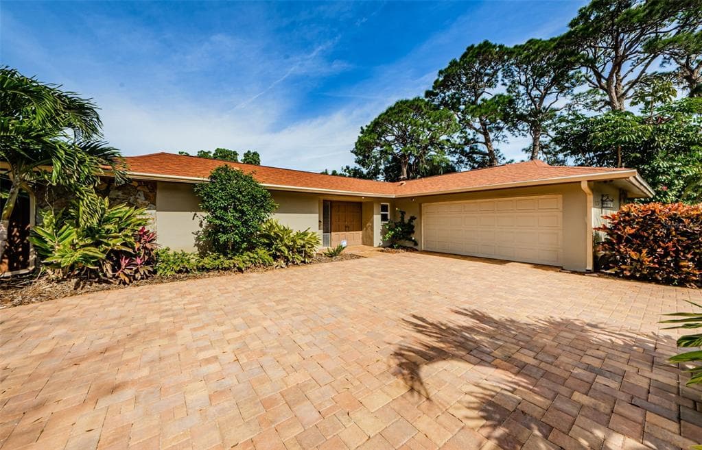 1079 SERPENTINE DRIVE S ST PETERSBURG, FL 33705