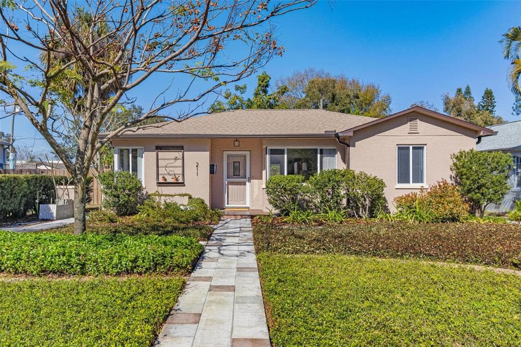 211 29TH AVENUE N ST PETERSBURG, FL 33704