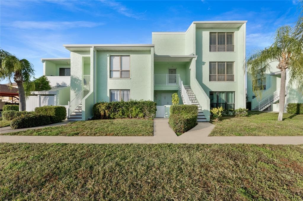 1 WINDRUSH BLVD UNIT #32
