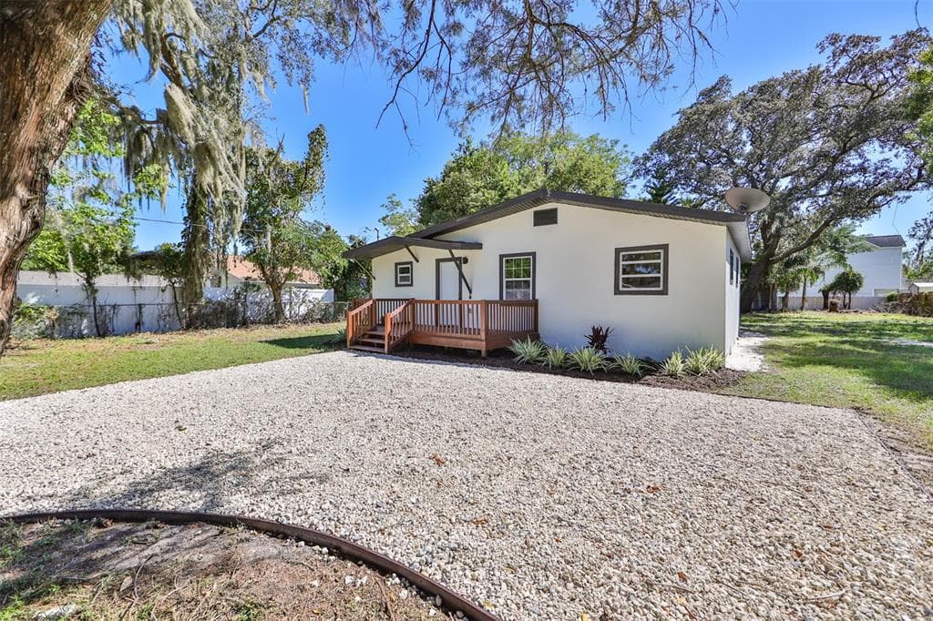 2116 SEAMAN ROAD TAMPA, FL 33612
