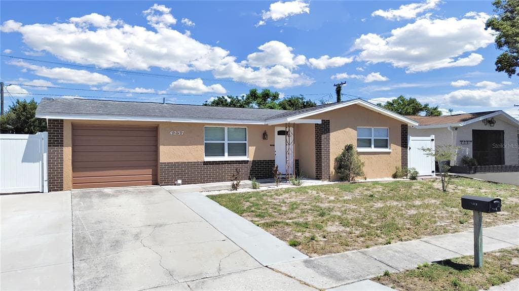 4237 WESTWOOD DRIVE HOLIDAY, FL 34691