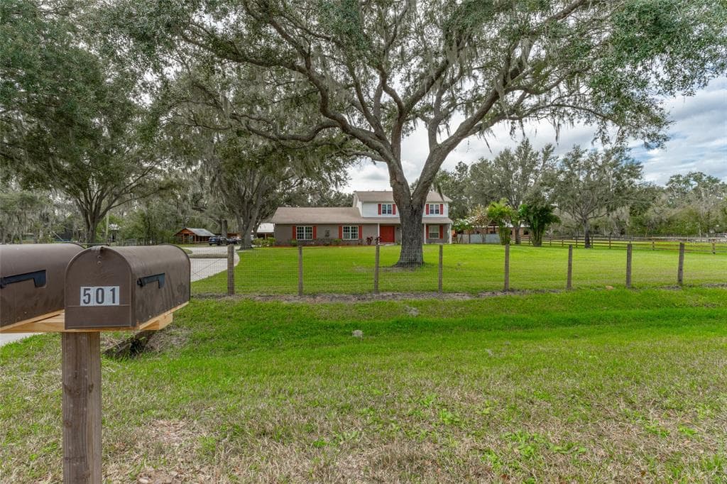 501 CLOVERLEAF DRIVE LITHIA, FL 33547