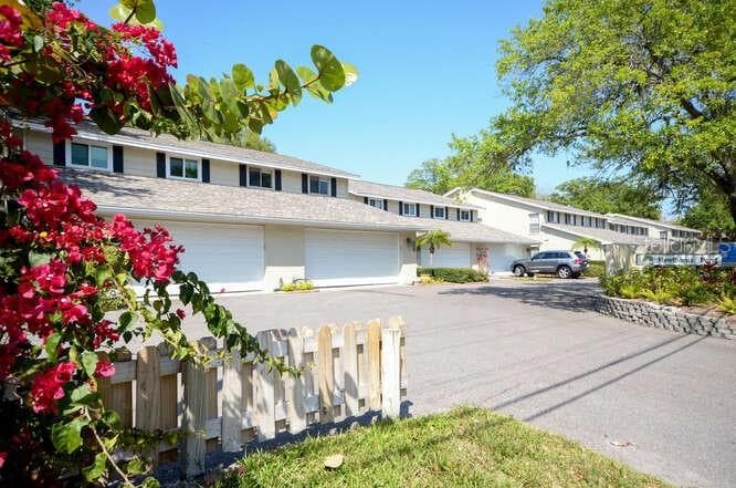 2917 W GANDY BOULEVARD TAMPA, FL 33611