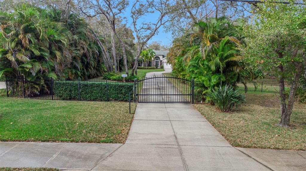 1723 MAIN STREET SAFETY HARBOR, FL 34695