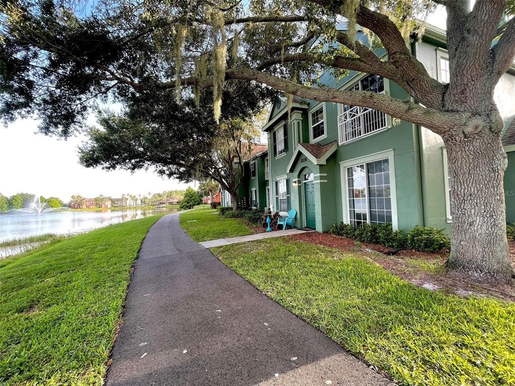 9302 LAKE CHASE ISLAND WAY UNIT 9302 TAMPA, FL 33626