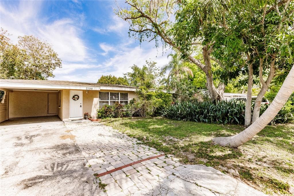 2135 LEE LANE SARASOTA, FL 34231