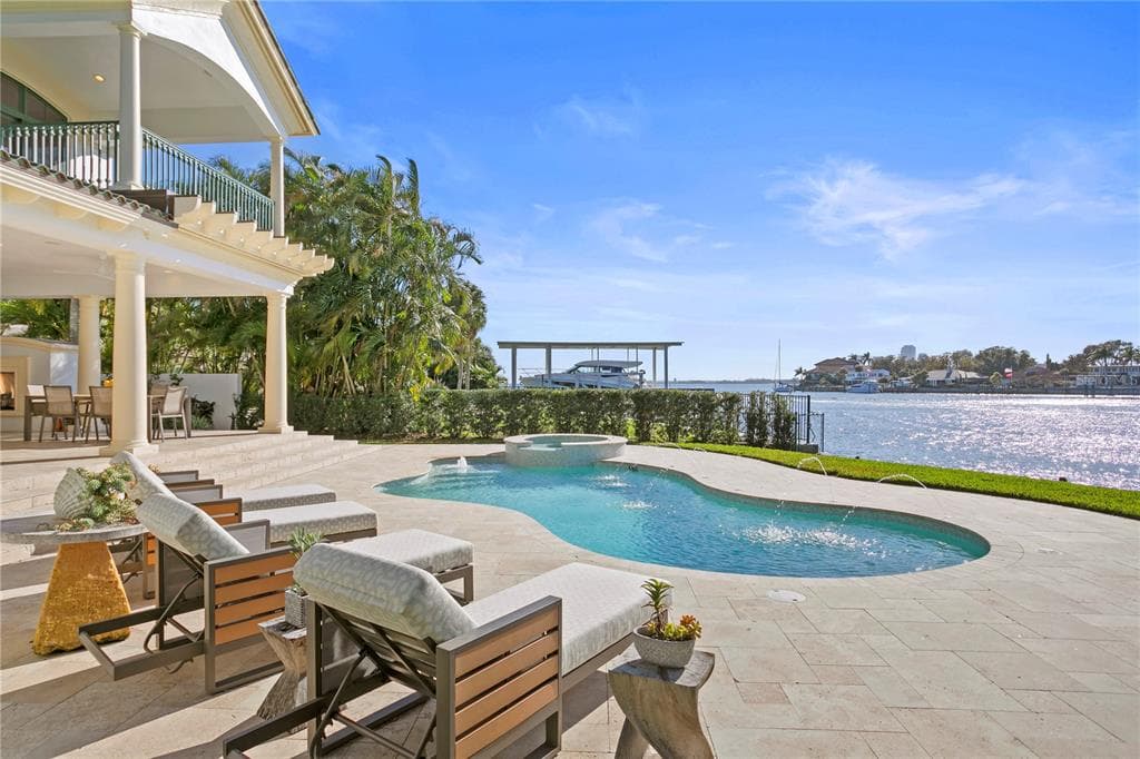 109 BAY POINT DRIVE NE ST PETERSBURG, FL 33704