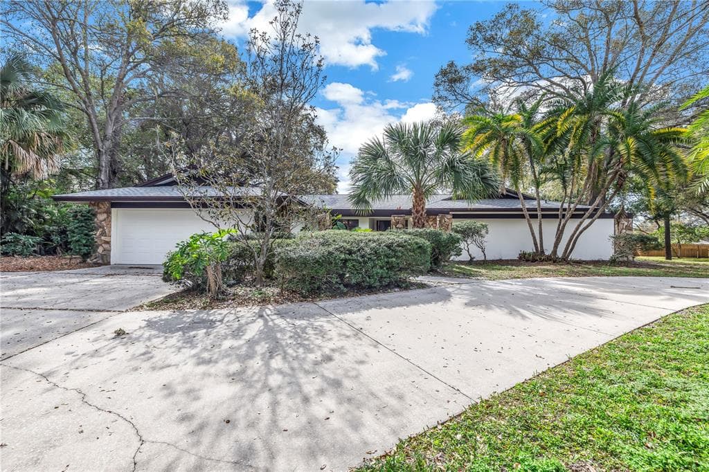1015 FOREST COURT