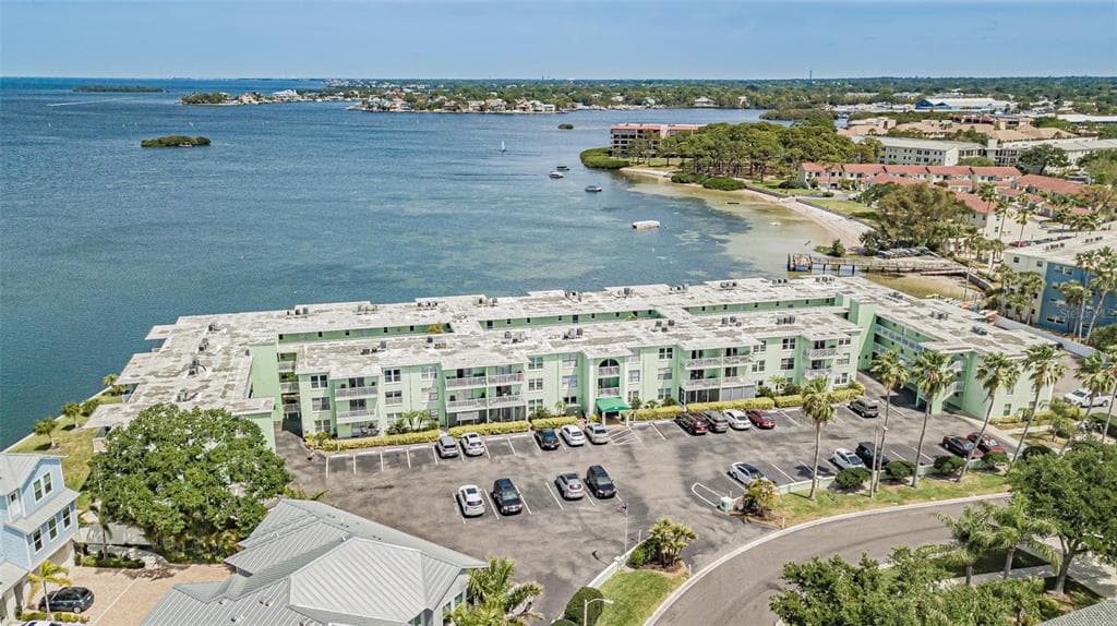 464 PAULA DRIVE N UNIT 305 DUNEDIN, FL 34698