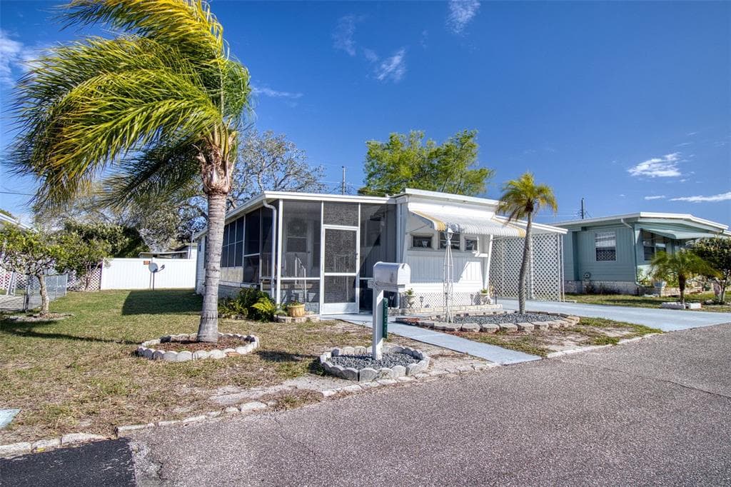 2050 HOYLE DRIVE HOLIDAY, FL 34691