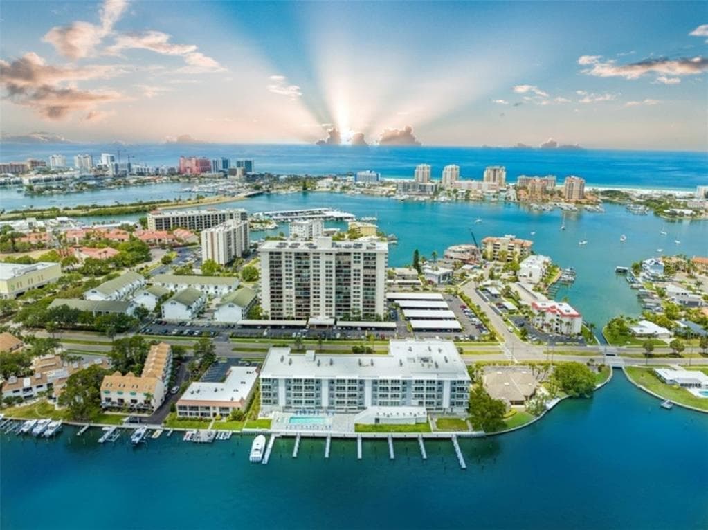 415 ISLAND WAY UNIT 404 CLEARWATER, FL 33767