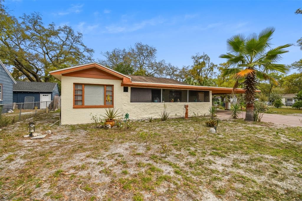 1618 E LINDEN AVENUE TAMPA, FL 33604
