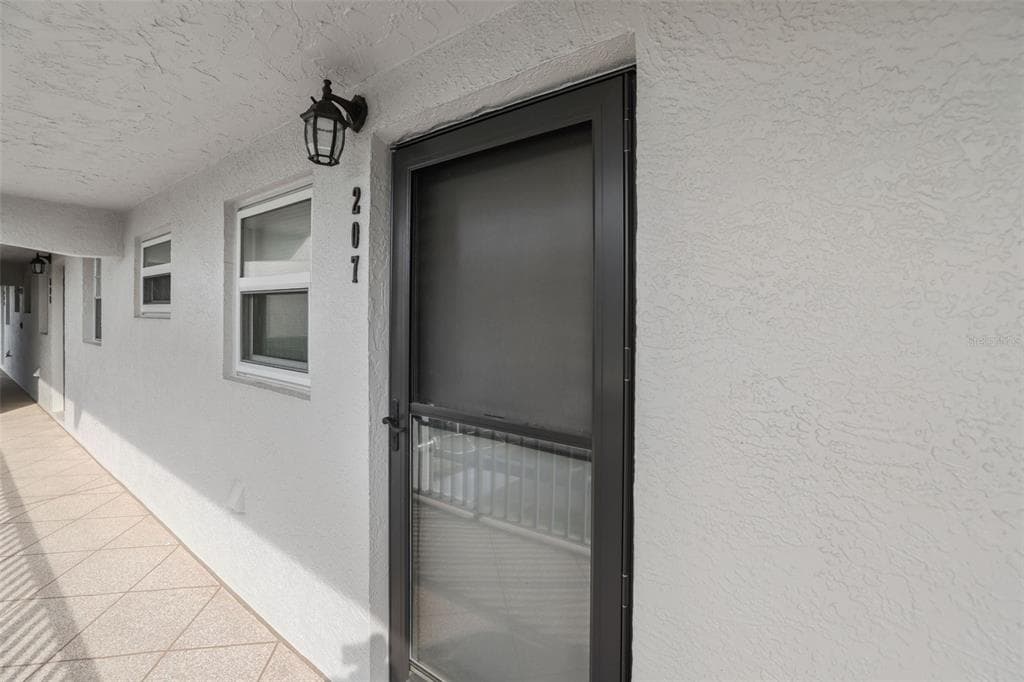 9815 47TH AVENUE N UNIT 207 ST PETERSBURG, FL 33708