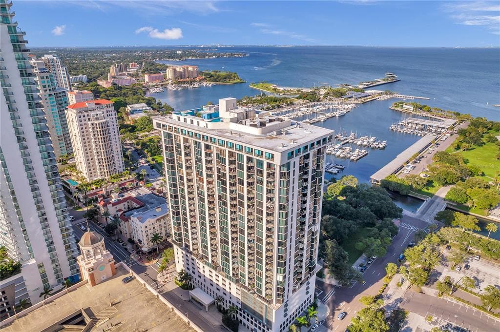 1 BEACH DRIVE SE UNIT 2002