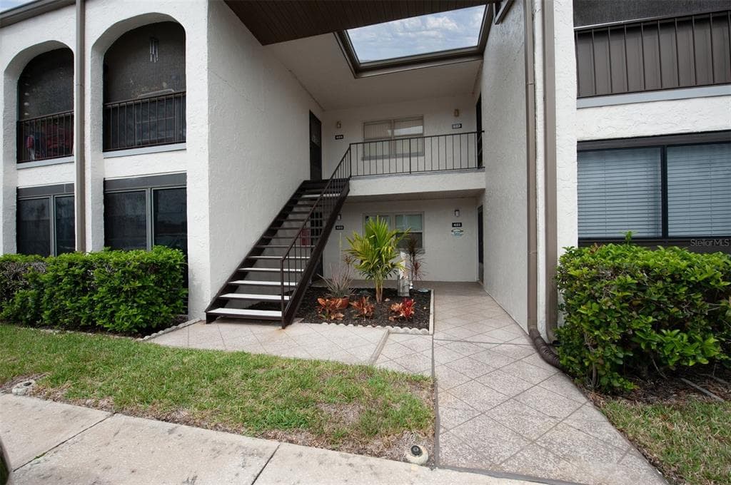 7701 STARKEY ROAD UNIT 423 SEMINOLE, FL 33777
