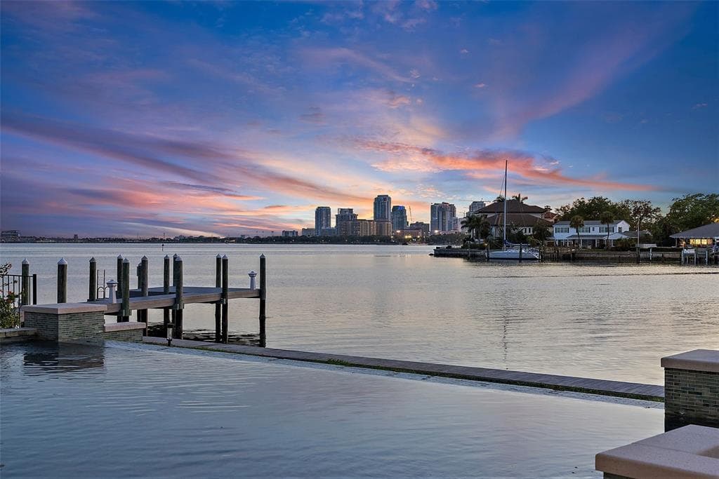117 BAY POINT DRIVE NE ST PETERSBURG, FL 33704