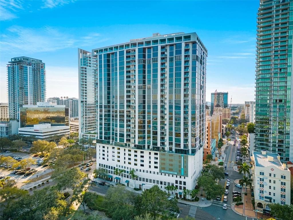 1 BEACH DRIVE SE UNIT 1012 ST PETERSBURG, FL 33701