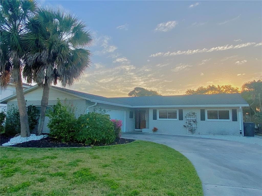 4617 BAY CREST DRIVE