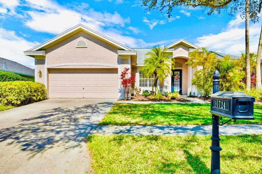 10724 TAVISTOCK DRIVE TAMPA, FL 33626
