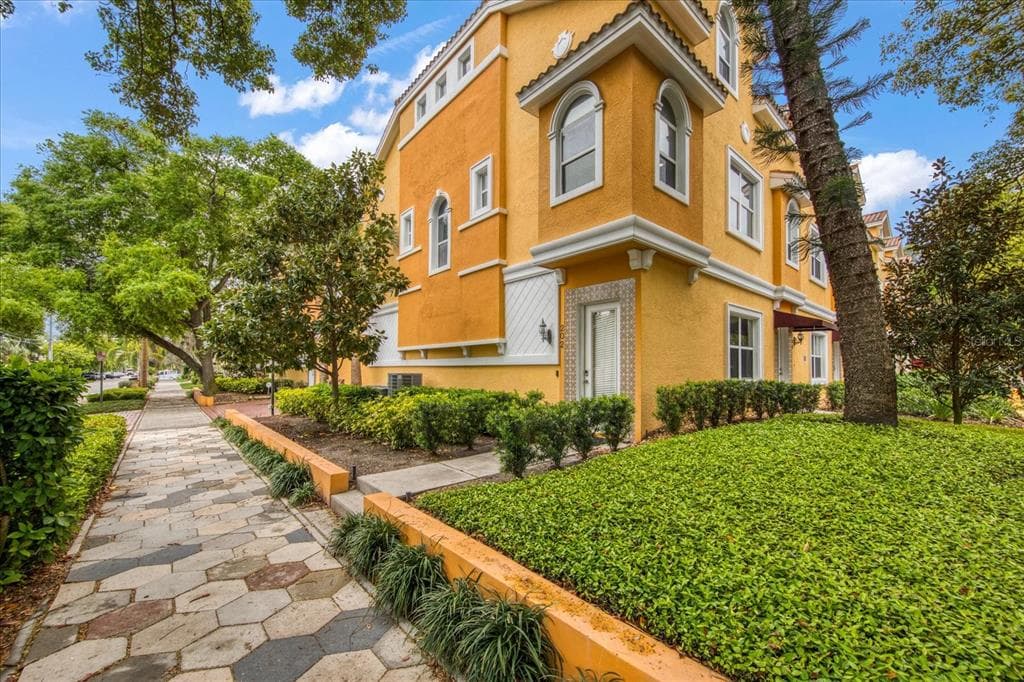 202 7TH AVENUE N ST PETERSBURG, FL 33701