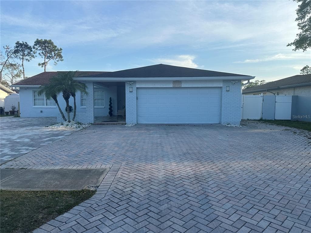 13504 CAPITOL TAMPA, FL 33613