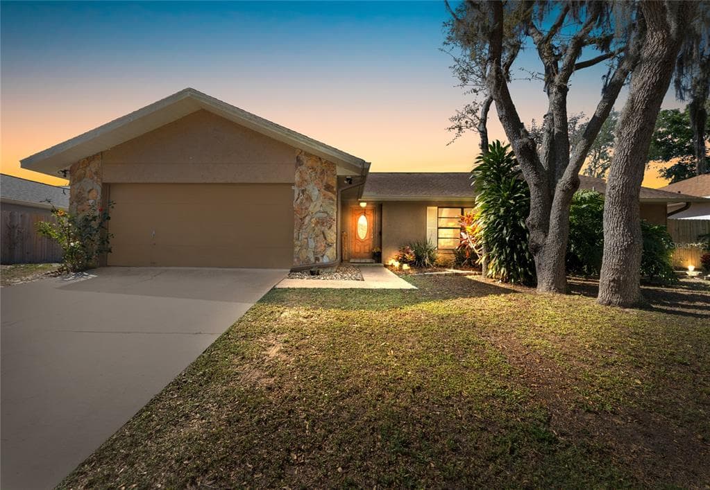 1011 RIFLECREST AVENUE
