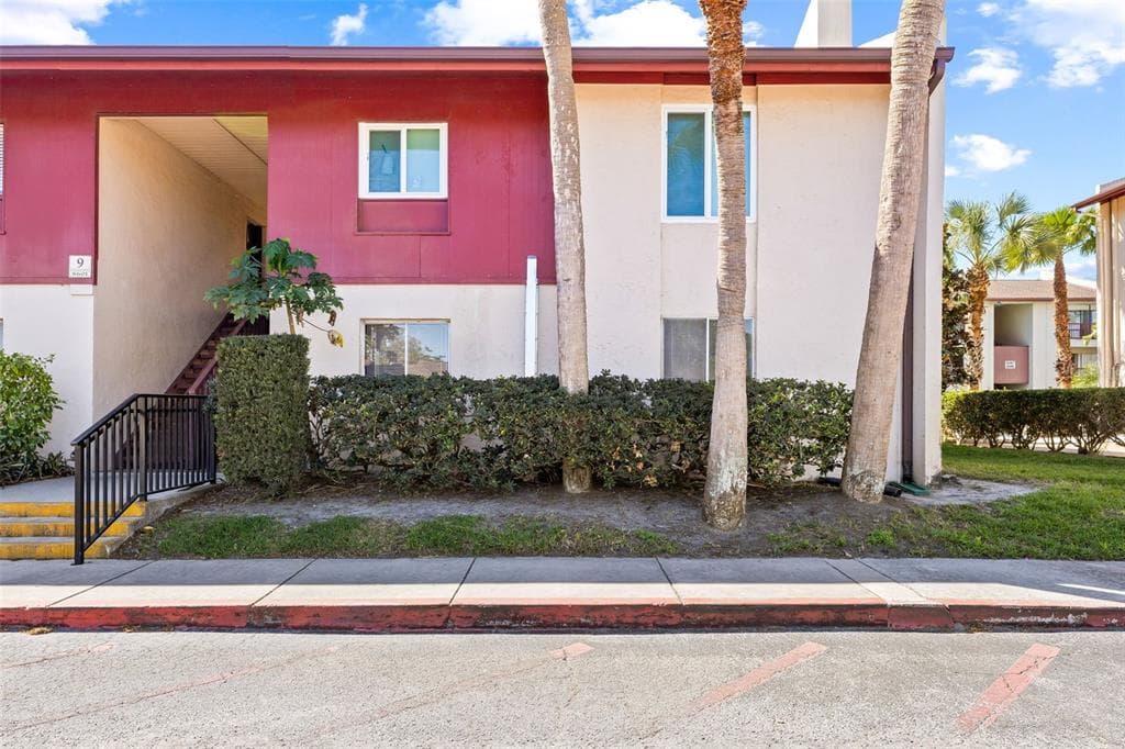 8601 HURON COURT UNIT 44 TAMPA, FL 33614