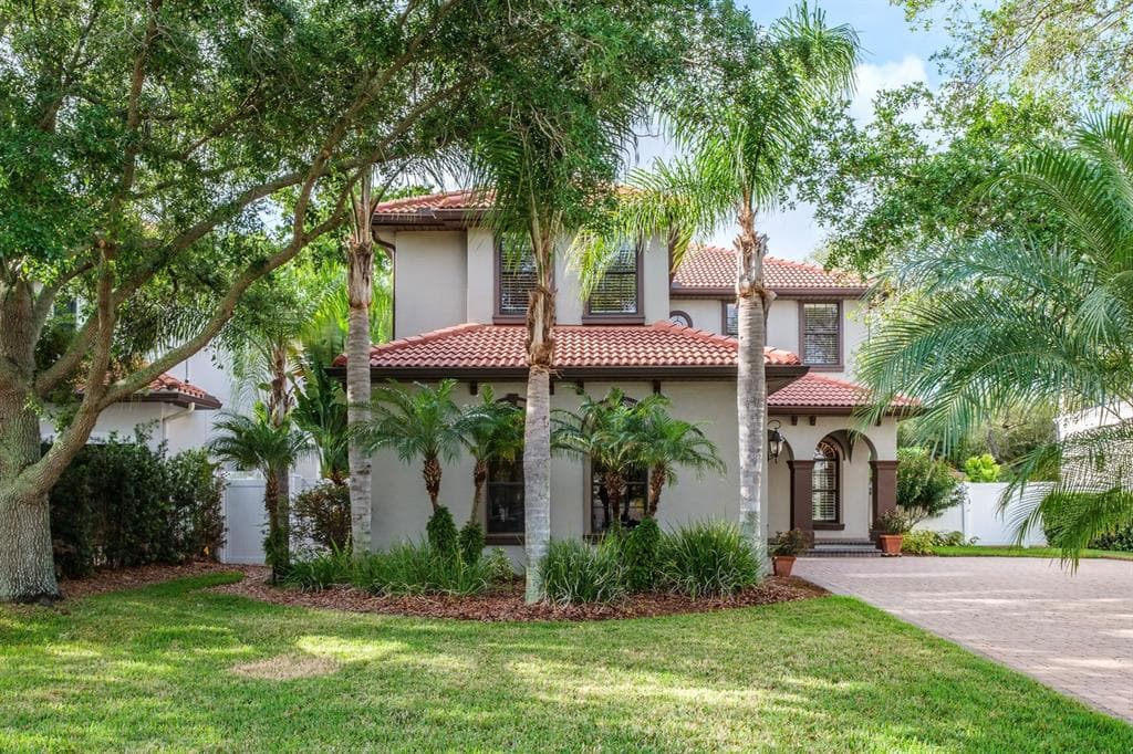4104 W SWANN AVENUE TAMPA, FL 33609