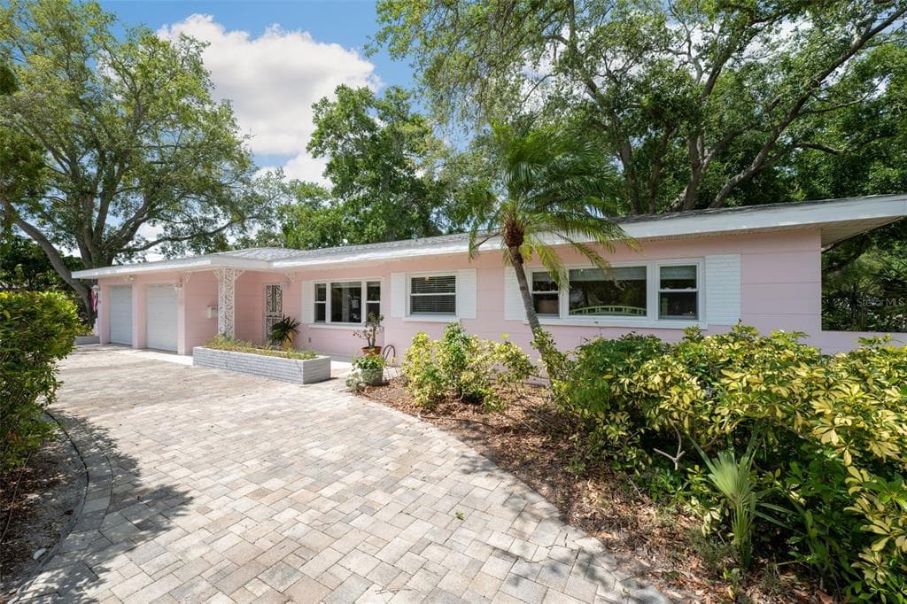 655 62ND STREET S ST PETERSBURG, FL 33707