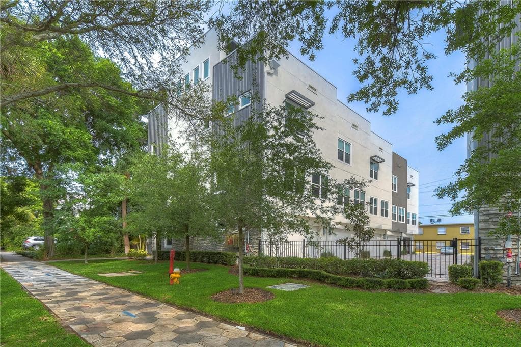 125 5TH AVENUE N ST PETERSBURG, FL 33701