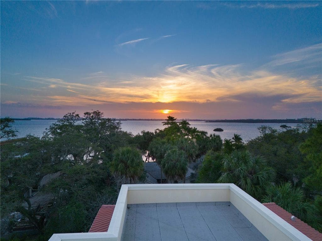 8265 26TH AVENUE N ST PETERSBURG, FL 33710