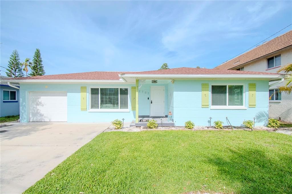 2702 BAY BOULEVARD INDIAN ROCKS BEACH, FL 33785